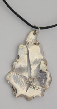 OJNP 29 - Teardrop Flower Necklace